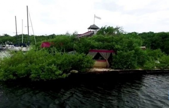 Meksika da 150 bin pet şişe ile ada inşa edildi!