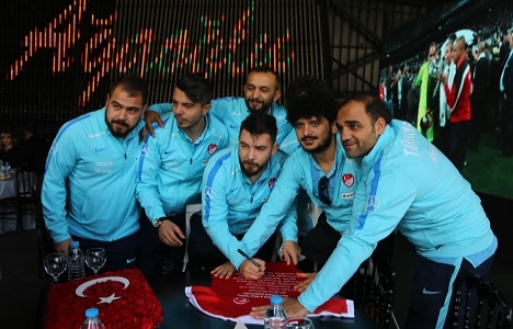 Ağaoğlu, Ampute Milli Futbol Takımı na dairelerini verdi!