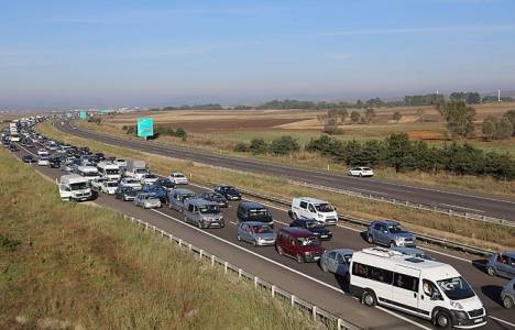 TEM otoyolunda 12 kilometrelik araç kuyruğu!