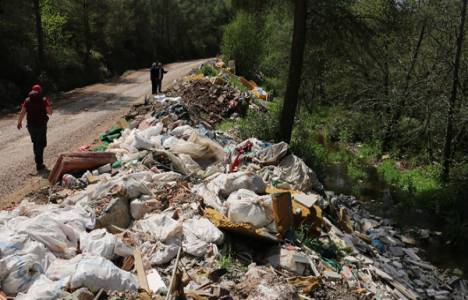 Marmaris'te inşaat atıklarının ormanlık alanlara dökülmesine çevrecilerden tepki geldi!