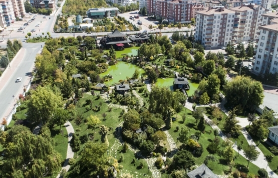 Bu park, Japonya daymış hissi uyandırıyor!