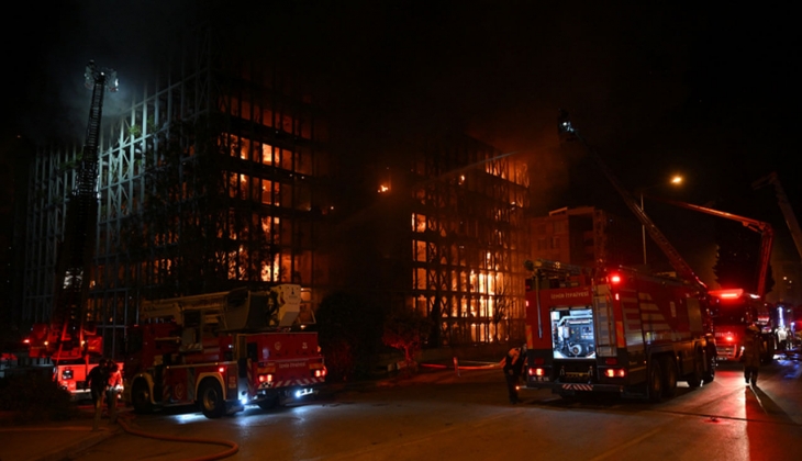 İzmir Narlıdere deki Folkart Sitesi nde büyük yangın: 40 dairelik bloktaki evler kullanılamaz hale geldi!