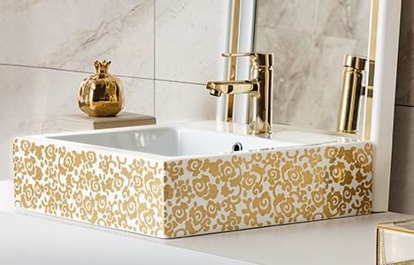 Creavit, çiçek ve altın dekorlu tasarımıyla banyolarda!