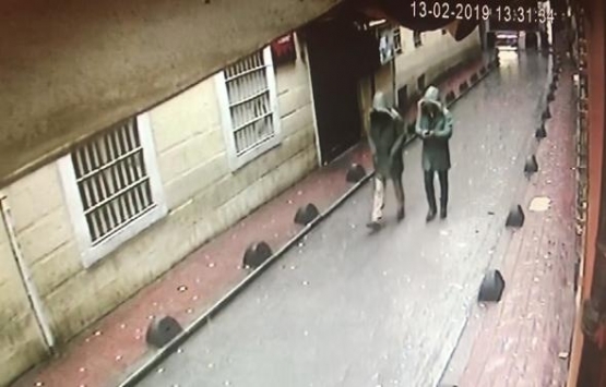 Beyoğlu nda Manukyan a ait tarihi binada çökme!