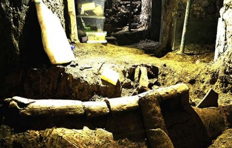Beyoğlu'nda bina restorasyonunda 1500 yıllık 8 mezar bulundu!