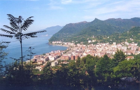 Arhavi'deki kaçak köprü 9 ay sonra yıkıldı!