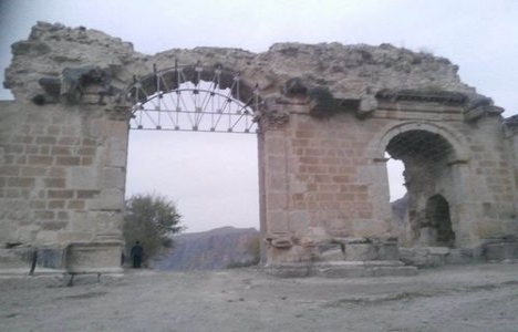 Dünyanın ilk duble yolu Adana'da bulundu!