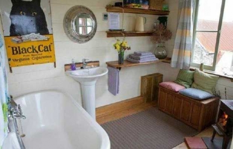 Eski otobüs 4 bin Sterlin e eve dönüştü!