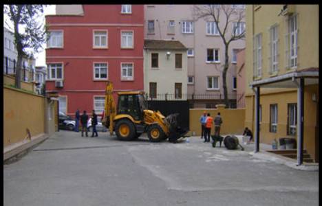 Güngören'deki okulların bakım ve onarım çalışmaları sürüyor!