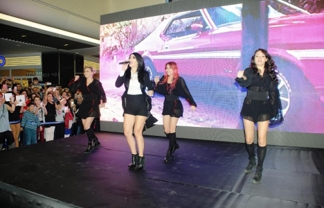 Özdilekpark AVM Hande Yener'i ağırladı!