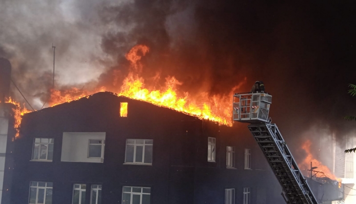 Son Dakika: İstanbul Ataşehir de korkutan yangın 3 binayı sardı!