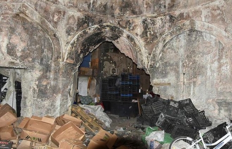 İzmir Tilkilik'teki tarihi hamam, manav oldu!