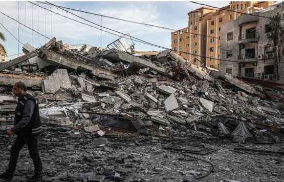 İsrail, Gazze deki çok katlı binaları vuruyor!