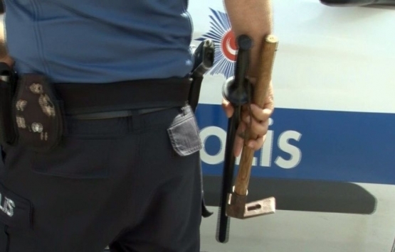 Arsa parasını yutan ATM’ye keserle saldırdı!