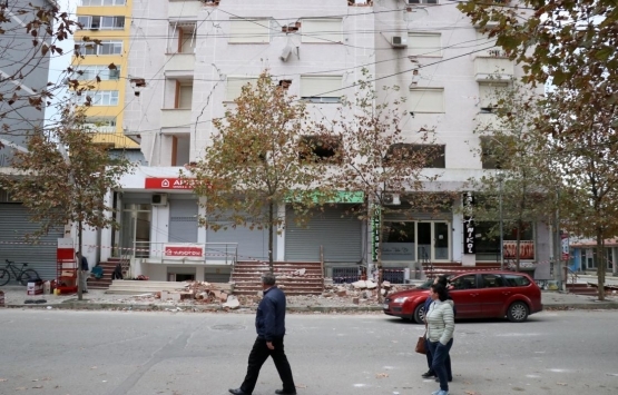 Arnavutluk ta depremzedeler güvenli binalara yerleşiyor!