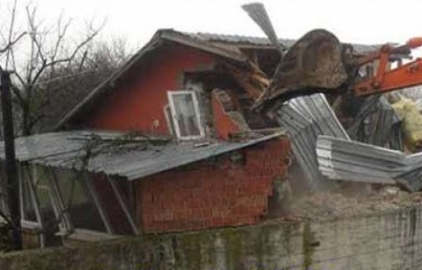 Kocaeli Kartepe'deki ruhsatsız yapı yıkıldı!