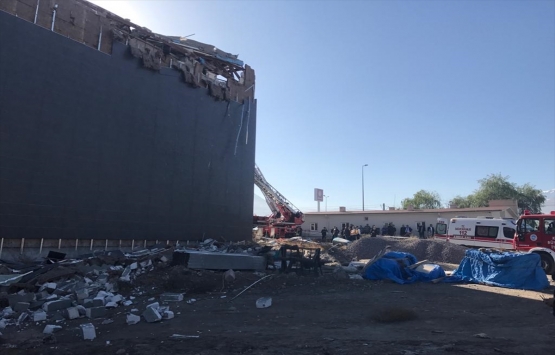 Erciyes Üniversitesi nde inşaat halindeki kongre binasının çatısı çöktü!