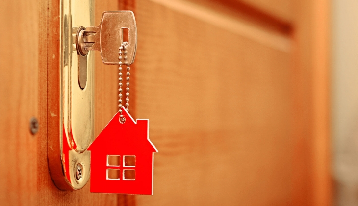 Ev sahibi kiracıyı Ben oturacağım diye çıkarıp evi başkasına kiralayabilir mi? Bu durumda kiracının hakları nedir?