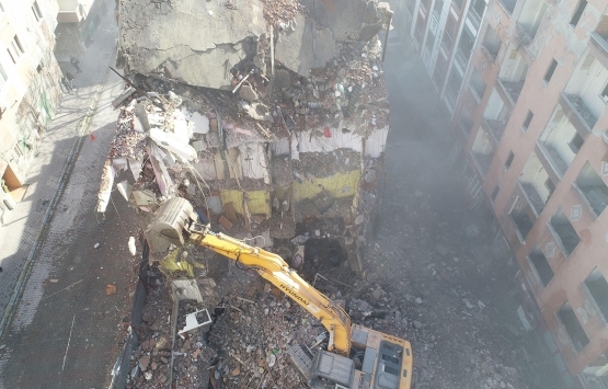 Bağcılar da riskli binaların yıkımına başlandı!