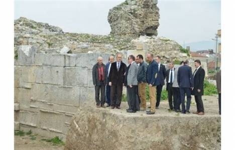 Recep Altepe İznik’teki amfi tiyatro alanını ziyaret etti!