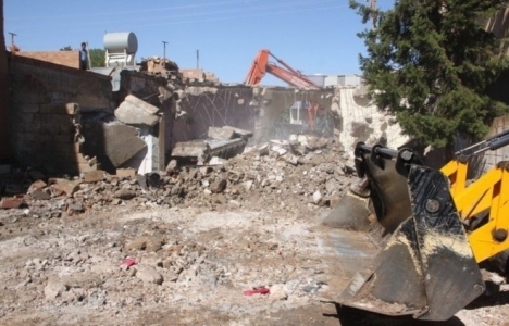 Ceylanpınar'da izinsiz kat aşımı yapılan binalar yıkıldı!