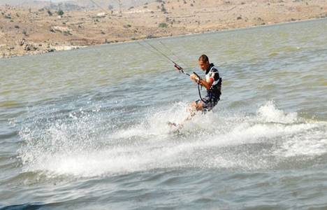 Yabancı turistler Fethiye'de kitesörf öğreniyor!