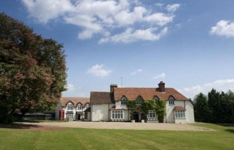 Şarkıcı Steve Harris'in malikanesine alıcı çıkmadı!