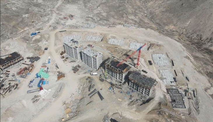 Malatya'da inşa edilecek kalıcı konutlar için ilk kazma vuruldu!