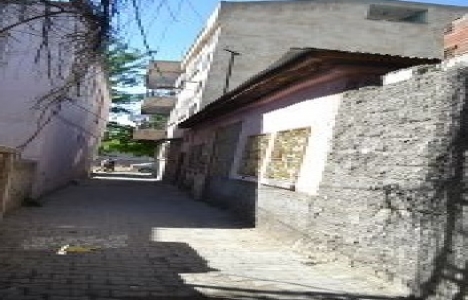 Batman Akyürek Mahallesi'ndeki evlerden sadece biri ayakta!