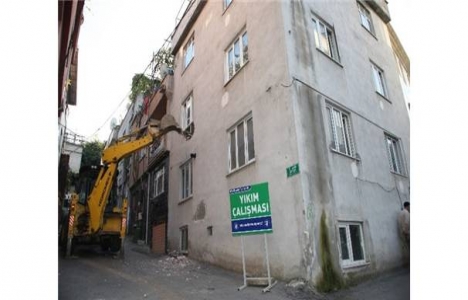 Yıldırım Maltepe Cami bitişiğindeki 4 katlı bina yıkıldı!