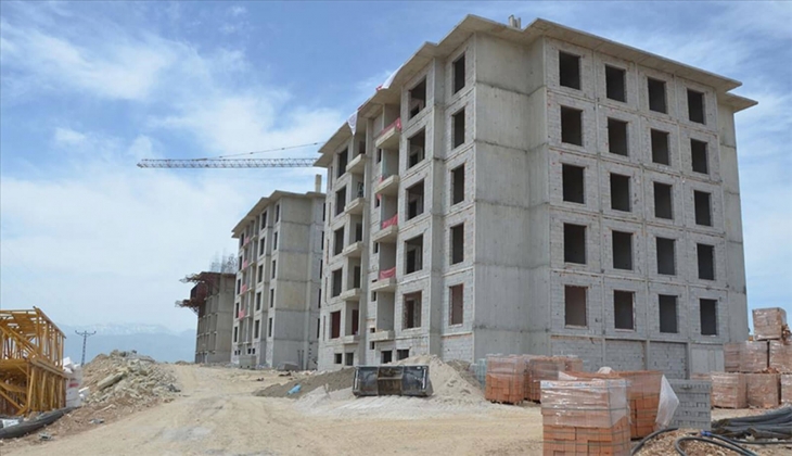 Bakanlık deprem bölgesinde son durumu açıkladı: Hangi ildeki afet evleri, ne zaman teslim edilecek?