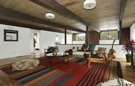 Emily Ratajkowski 2 milyon dolara ev aldı!