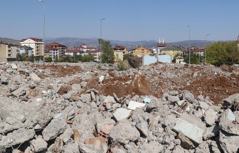 Mühendislik hizmeti görmeyen yapılara müsaade edilmemeli!