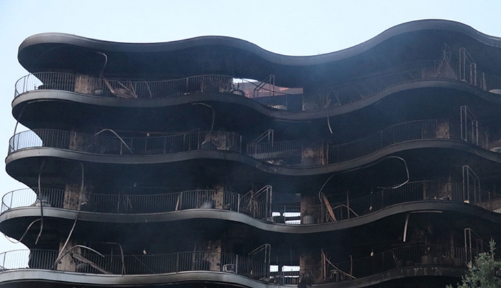 İzmir Narlıdere deki Folkart Sitesi nde büyük yangın: 40 dairelik bloktaki evler kullanılamaz hale geldi!