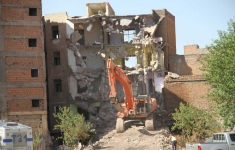 Sur'da 5 yılda 600 ev yıkıldı!