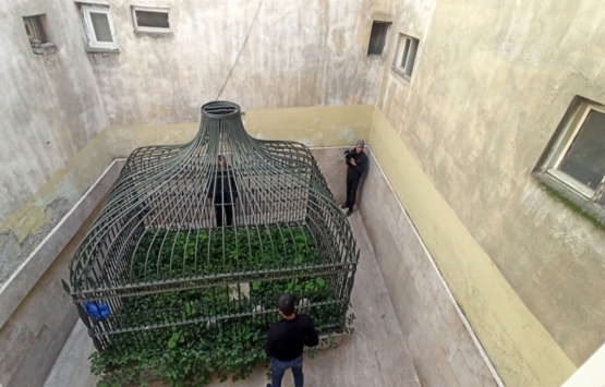 Bursa da apartman boşluğundaki türbe görenleri şaşırtıyor!