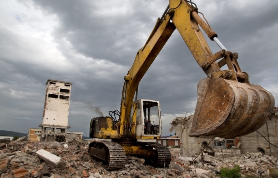 Bornova Belediyesi nden kaçak yapı temizliği!