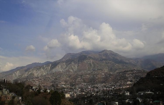 Keşmir'de 200 aile evlerinden tahliye edildi!