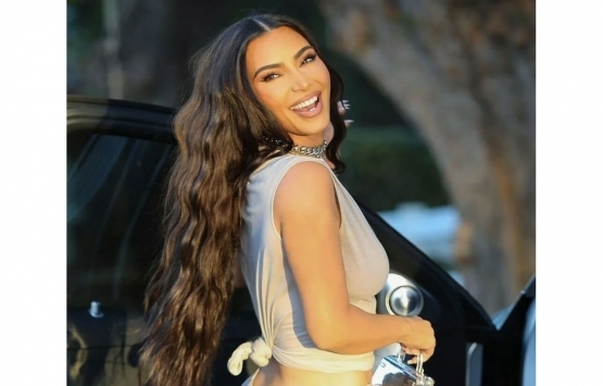 Kim Kardashian ın Hidden Hills’teki evini yenilemesine komşu engeli!