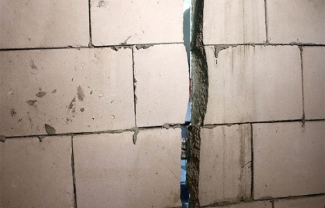 Sarıyer'de yurt inşaatının çökmesi çevre binalarda çatlak oluşturdu!
