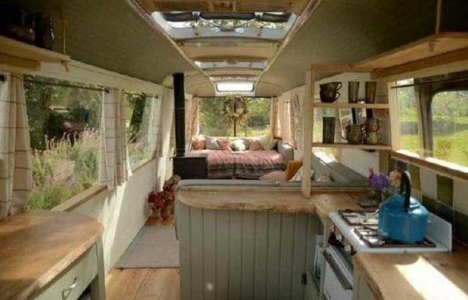 Eski otobüs 4 bin Sterlin e eve dönüştü!