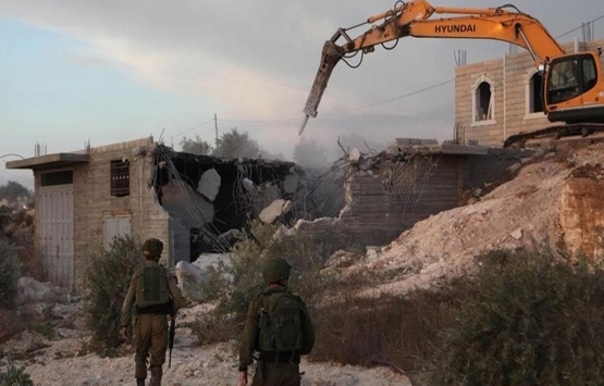 Doğu Kudüs'te Filistinlilere ait 3 ev yıkıldı!