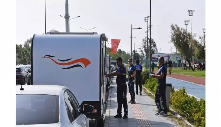 İzmir Büyükşehir'den karavan kararı: İnciraltı ve Karşıyaka’da 433 karavan tahliye edildi!