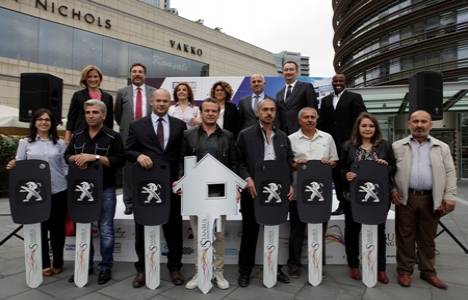 İstanbul Shopping Fest talihlileri ev ve otomobillerini teslim aldı!