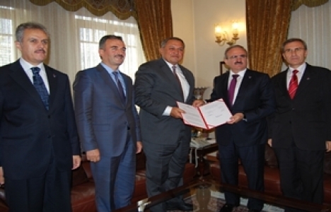 Özdilek, Gemlik'e 20 derslikli okul yaptıracak!