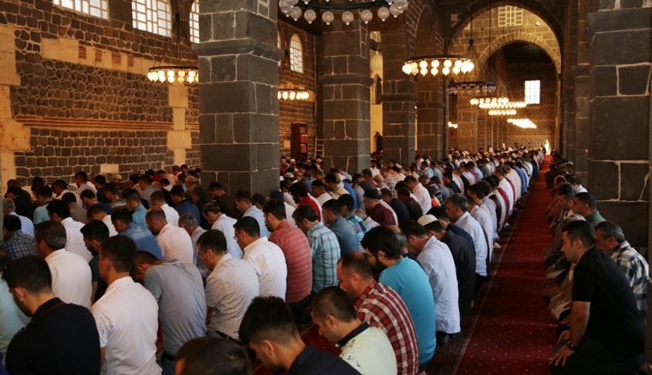 İstanbul bayram namazı kaçta? 21 Nisan 2023 İstanbul Bayram namazı saati?