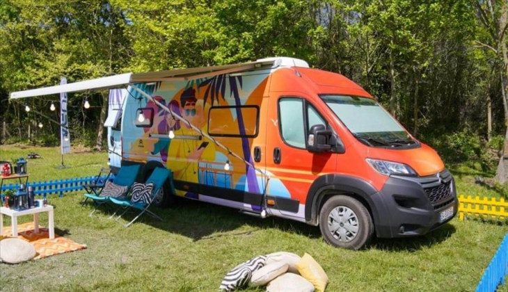 Özgür ve hesaplı tatil isteyen karavana koşuyor! Günlük kirası 900 TL