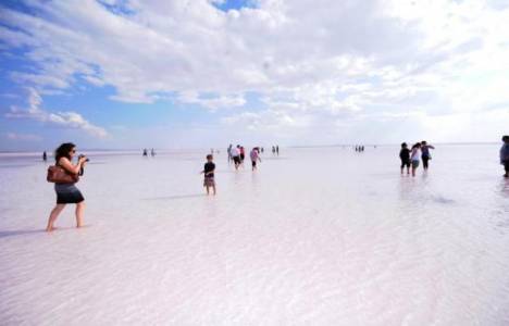 Tuz Gölü'ne turist akını!