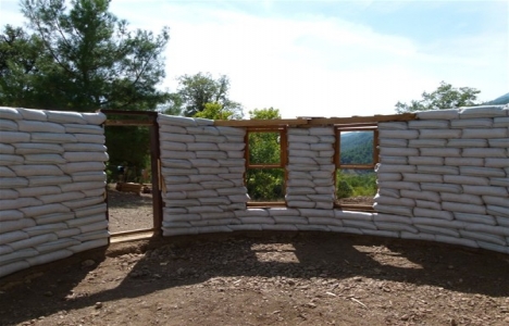 Kızı için 1.500 TL ye hayalindeki evi yaptı!