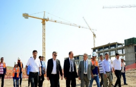 Tahir Akyürek, NEÜ kampüsünün inşaatını inceledi!